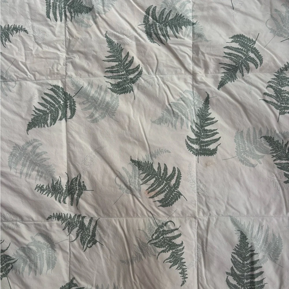 Vintage Quilt Hand Crafted Bedspread Leaf Pattern Cotton Silk Trim Cabin Green